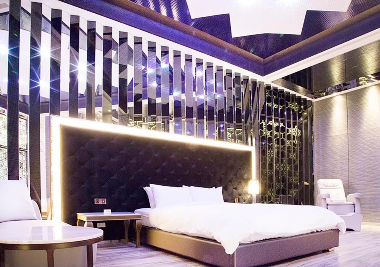 Royal Group Motel Feng Shan Branch Kaohsiung Luaran gambar